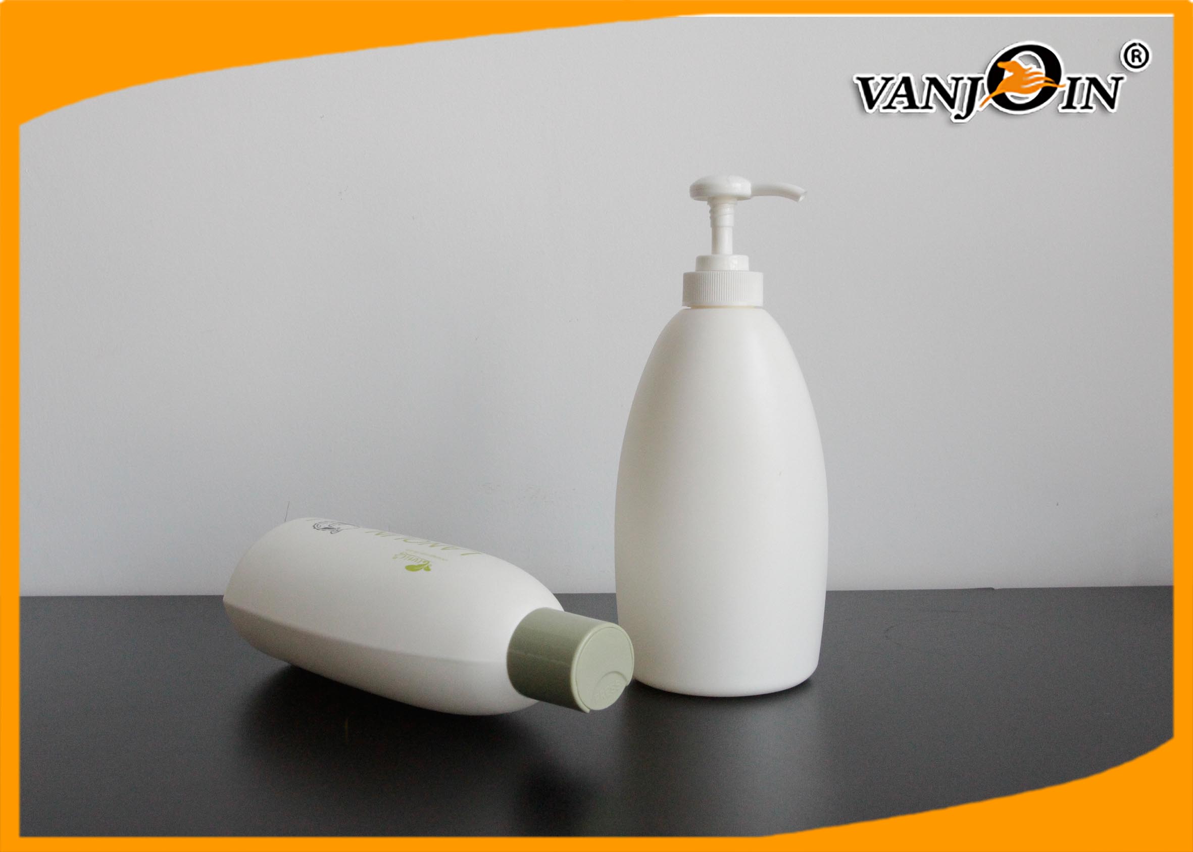 Custom Empty 400ml White Plastic Cosmetic Bottles with Foam Pump , Plastic Squeeze Bottles