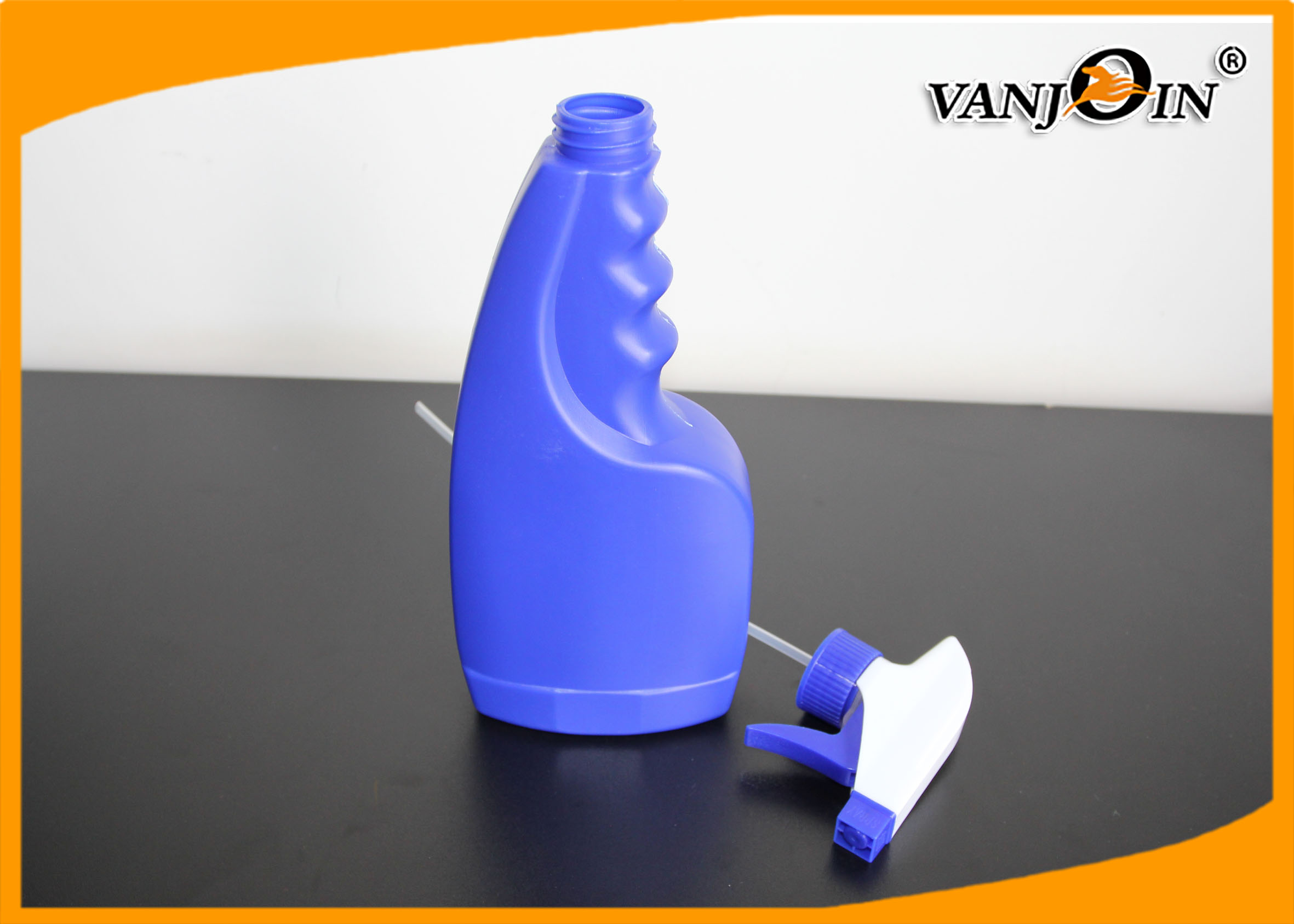 White / Blue 500ml Plastic Clearing Bottles with Trigger Sprayer